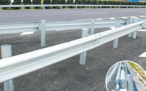 关于高速公路波形防撞护栏板镀铝防护